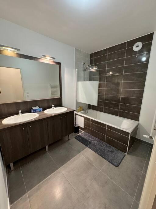Luxueux 5 Pc, Jacuzzi, Rooftop, Terrasse, Clim مونبيلييه المظهر الخارجي الصورة